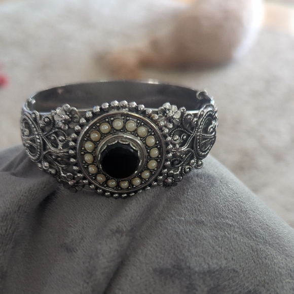 Whiting & Davis Jewelry - Vintage Silver Bracelet with Black Center Stone